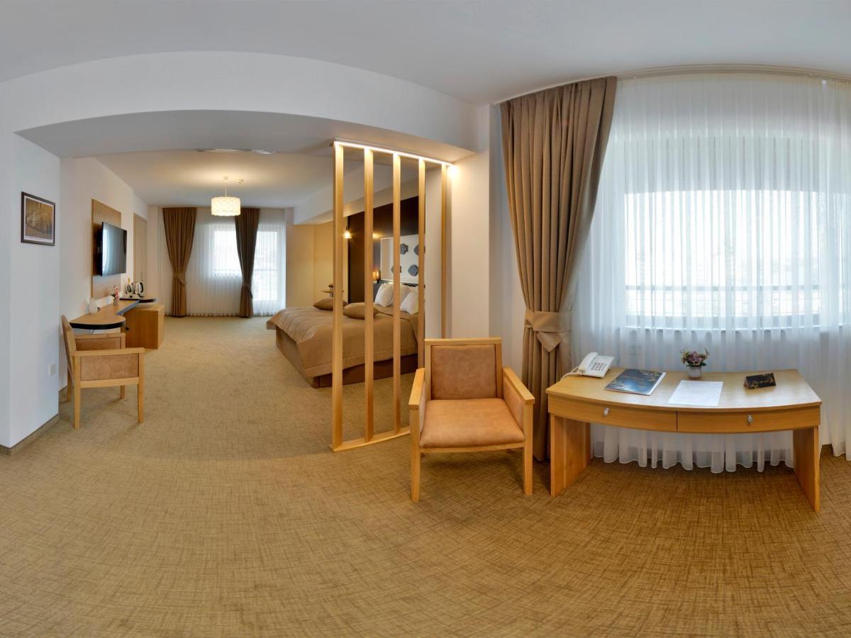 Hotel Condor トゥルチャ エクステリア 写真